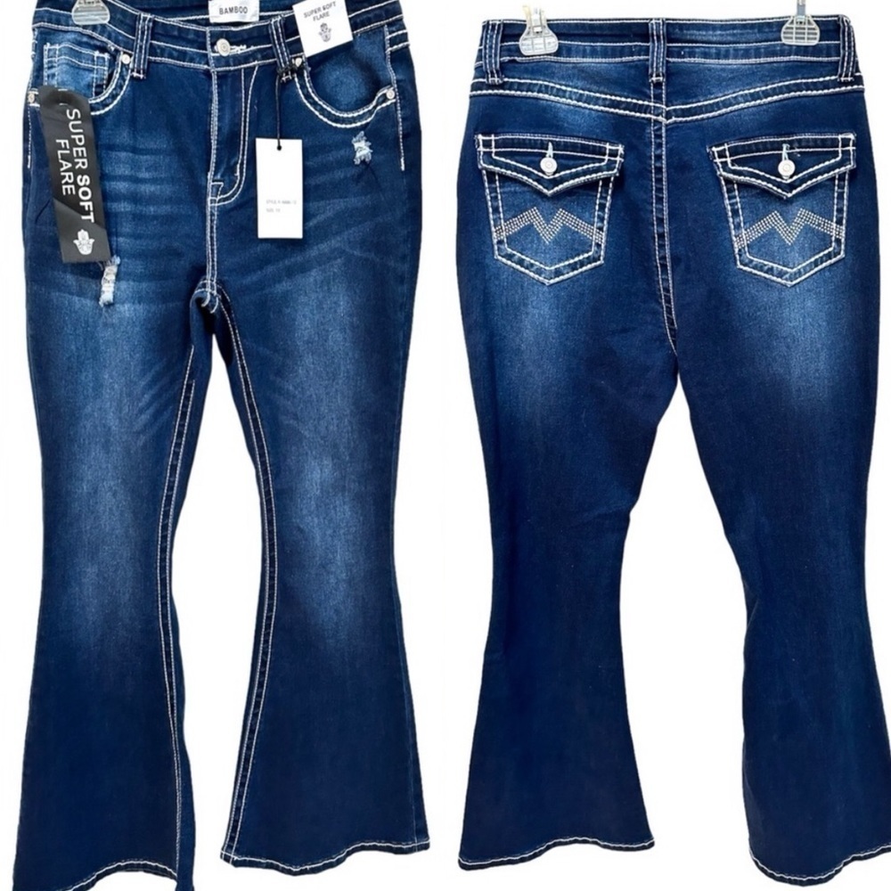 NWT- Women’s Dark Wash Rhinestone designed Wide-leg Bell Bottom Jeans size 13